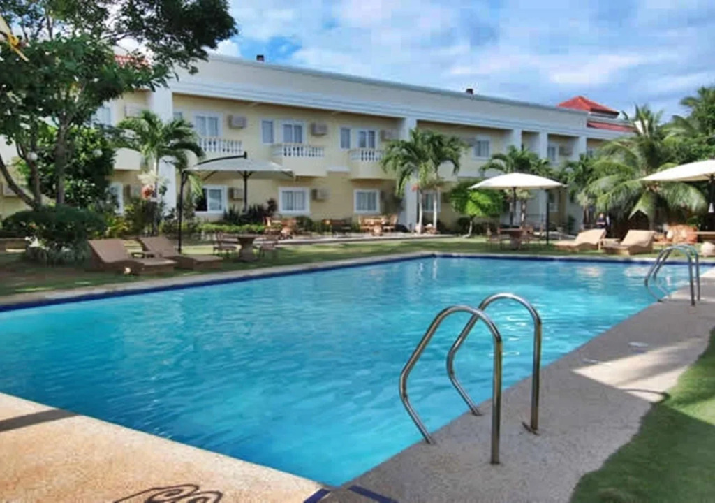 Alona Kew White Beach Resort