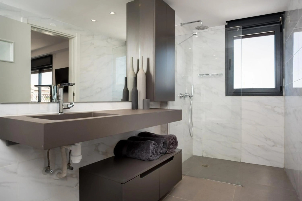 2 Bedroom Duplex with Amazing Sea View Terrace