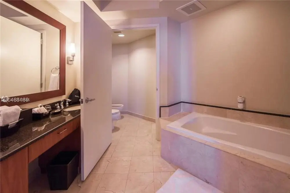 Fabulous Waterfront 2BR 2BA Trump Tower Apartment 6 Guests