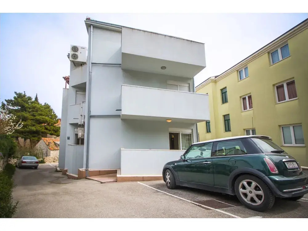 Calm & Relax with private PARKING
