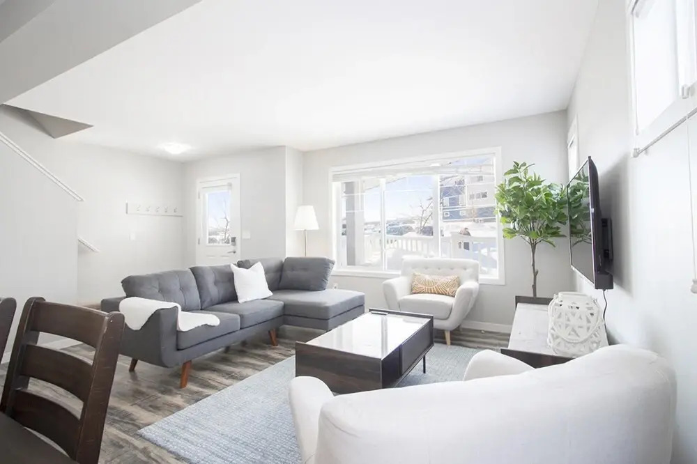 Bright Modern 4bed 2bath Townhouse With Parking