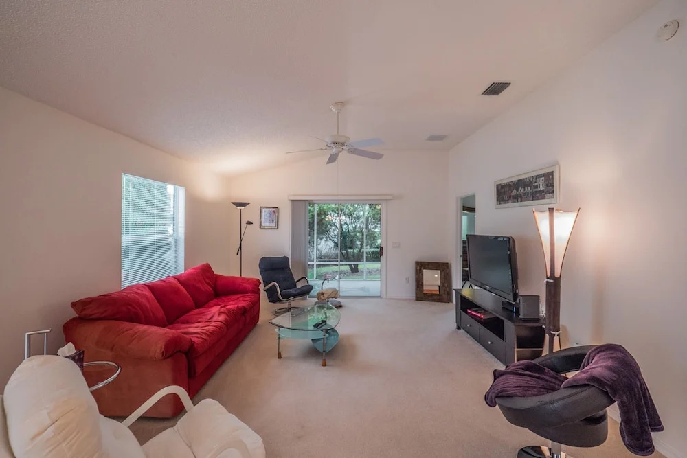 Audrey Lane 555 by White Pelican VR