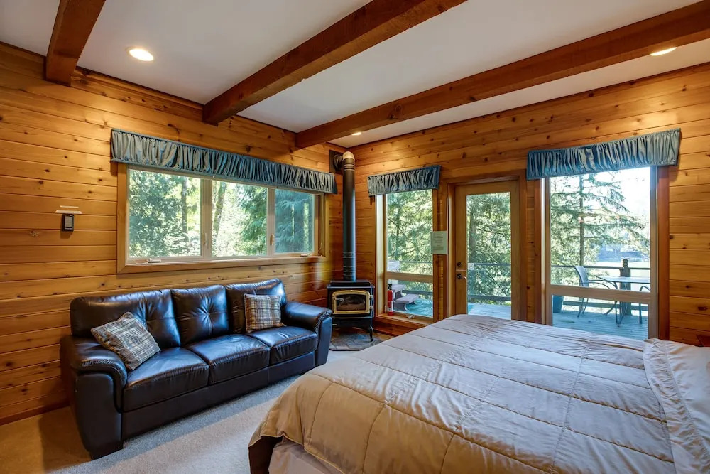 07MF - Lake Front - Hot Tub - BBQ - Sleeps 8