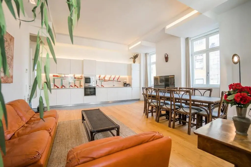 Spacious and Bright Apartment in Cais Sodre