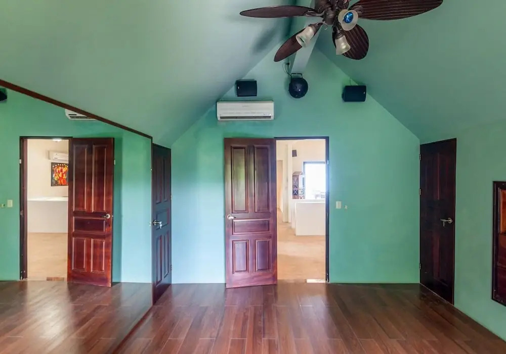 Casa Tigre - Large 7 bedroom Oceanfront Retreat Home