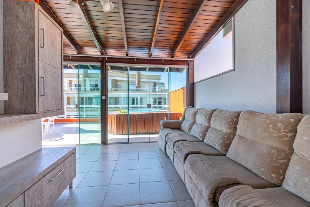Espaçosa Cobertura Duplex com Piscina Privativa