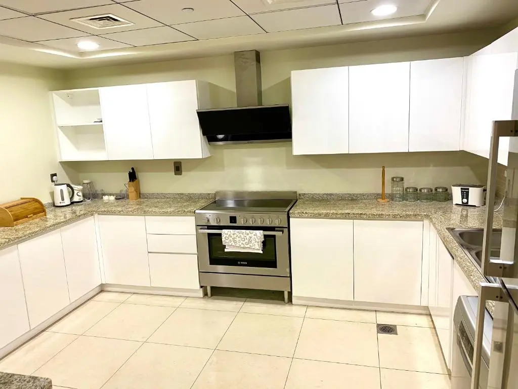 Spacious 4 bd and 2 bd apartments with amazing Sea view