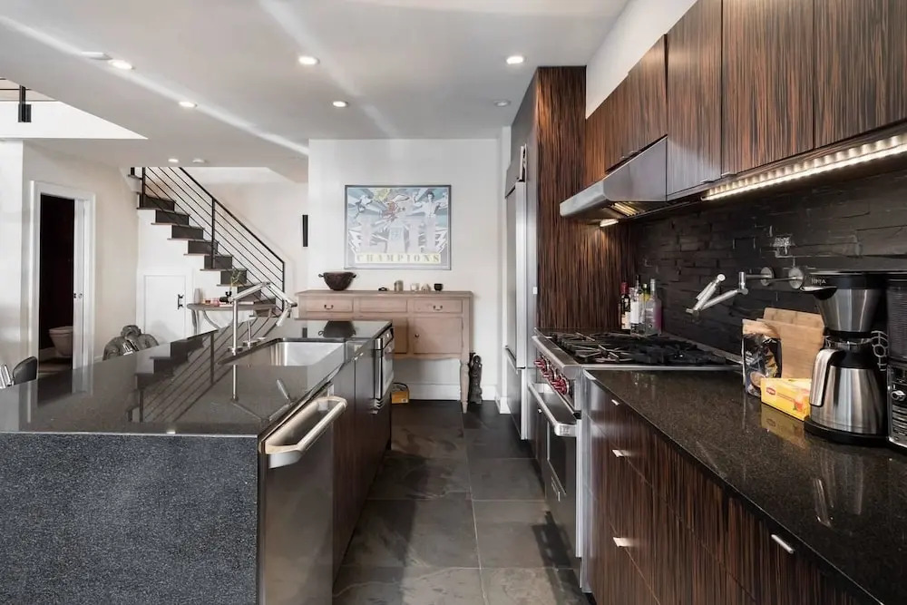 Million-dollar Celebrity Mansion in Old City