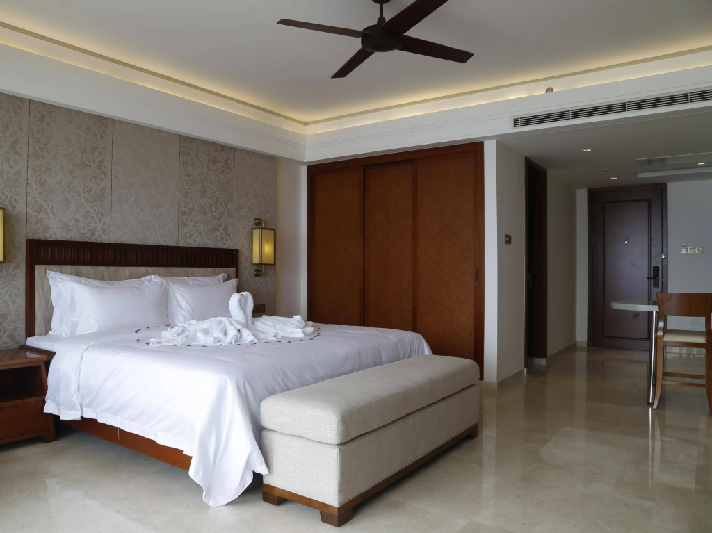 Отель Sanya Seacube Holiday