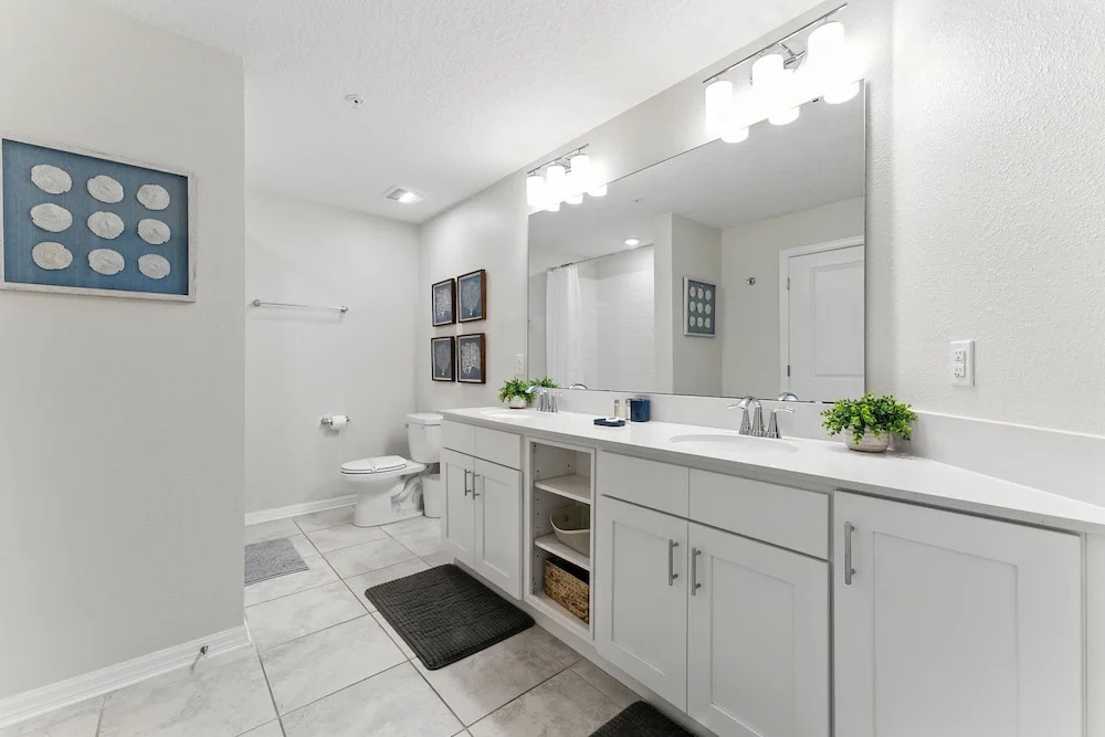 Beautiful Lakeview Retreat Near Disney