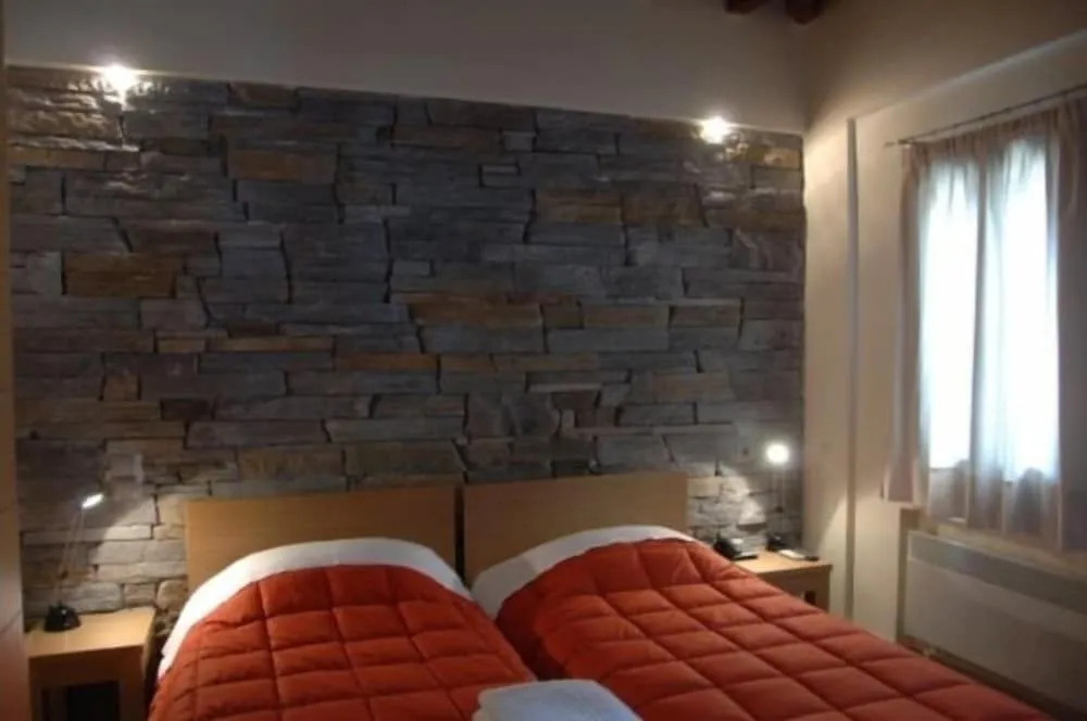 Thalia Rooms