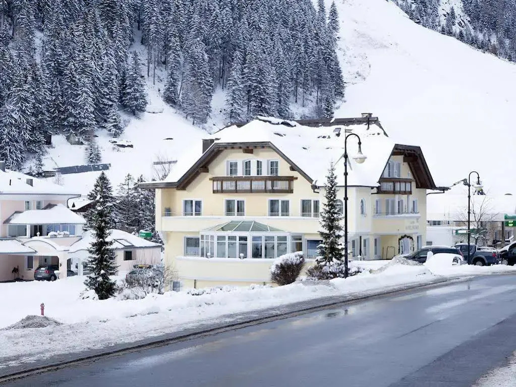 Hotel Neder
