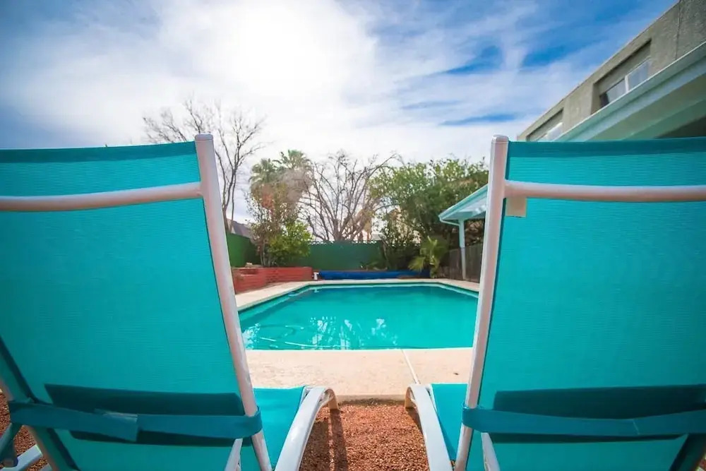Lagoon Paradise las Vegas 4 Bd with Pool!