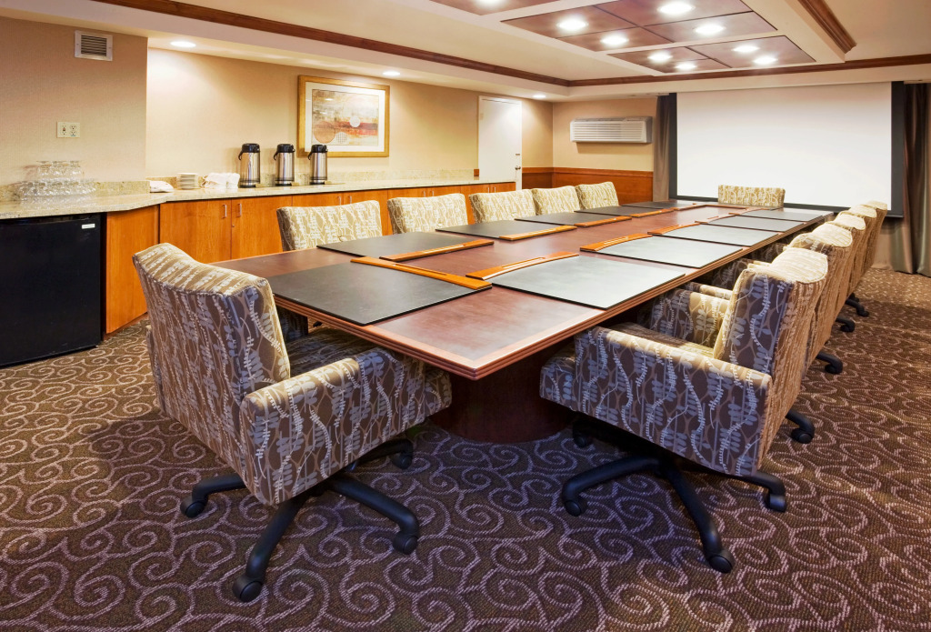 Holiday Inn Bloomington Airport South Mall Area by IHG