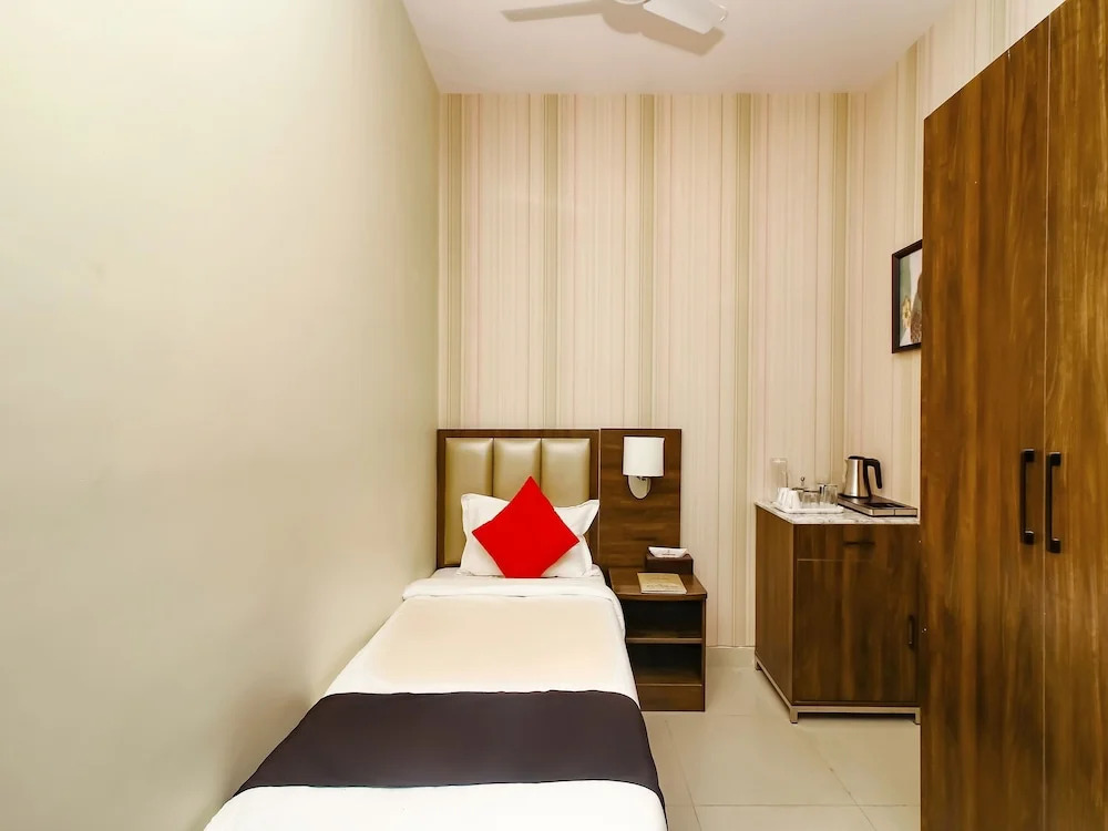 Capital O 28086 Sindhura Grand