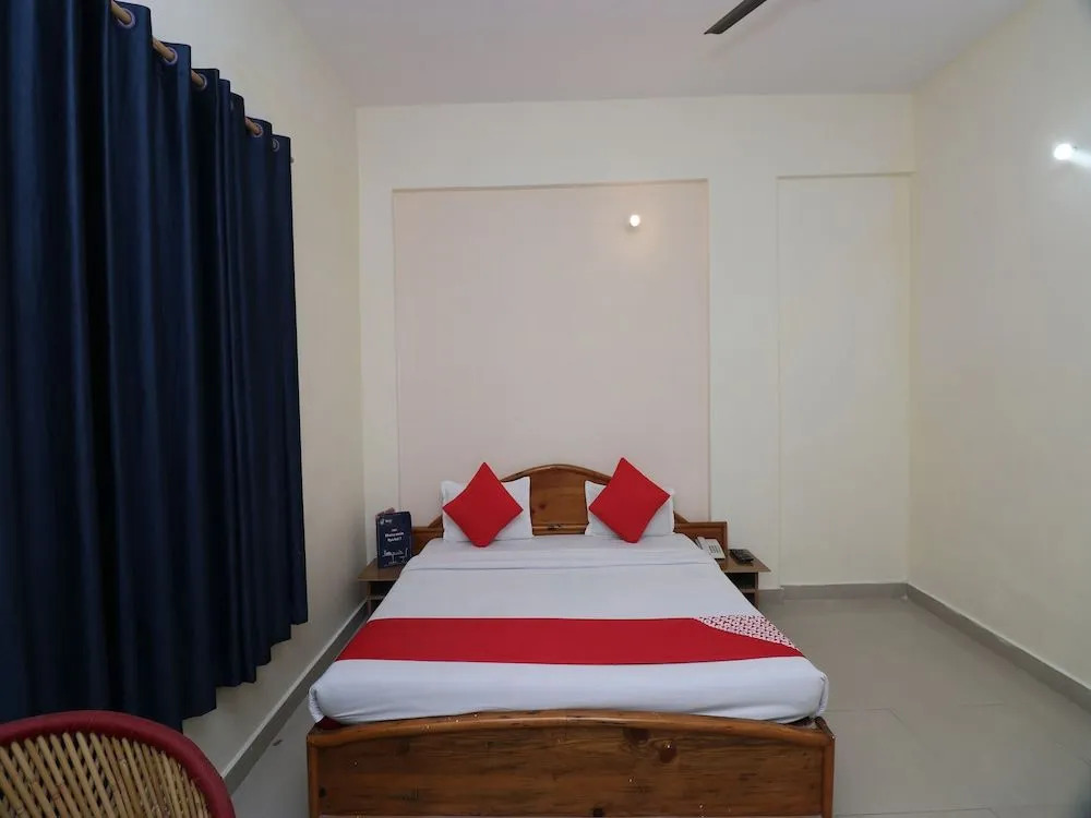 OYO 24489 Hotel Greenwood