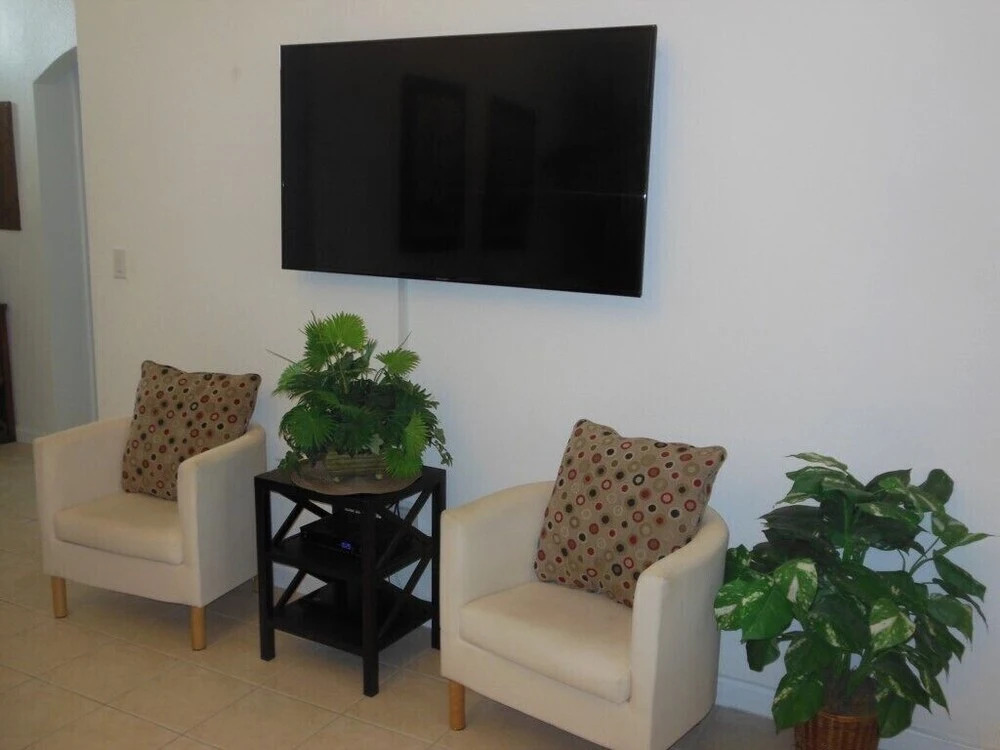 3 Bedroom, 2 Bath Disney Pool Home!