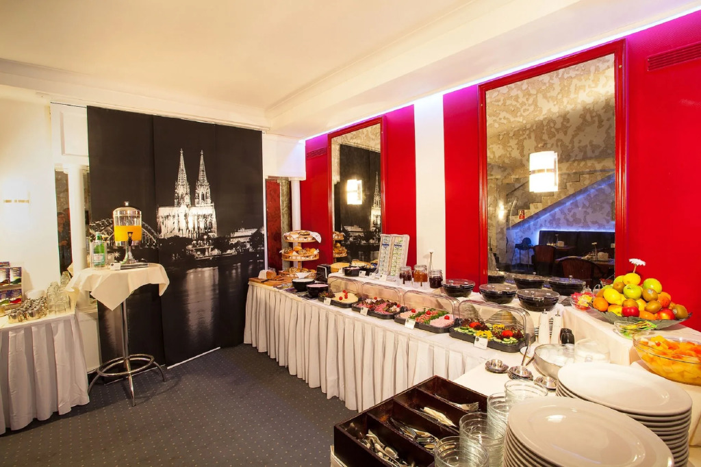 Hansadom Hotel Köln Central by Mayburgh