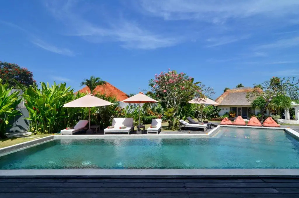 "stunning 4 Bedrooms Private Pool Villa in Canggu"
