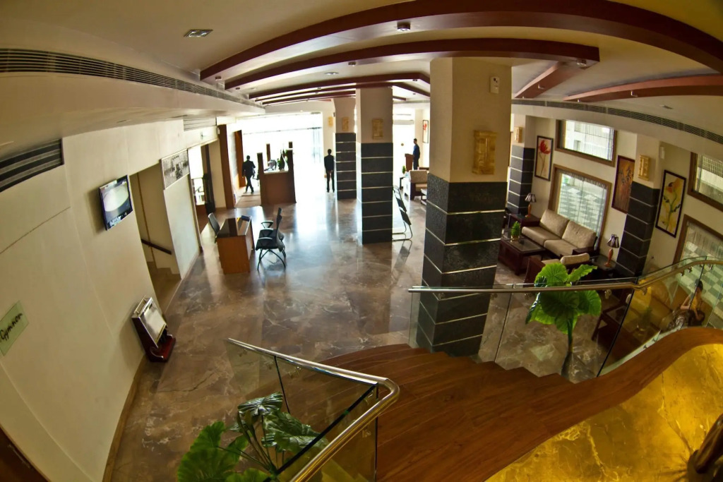 Paramount Tower
