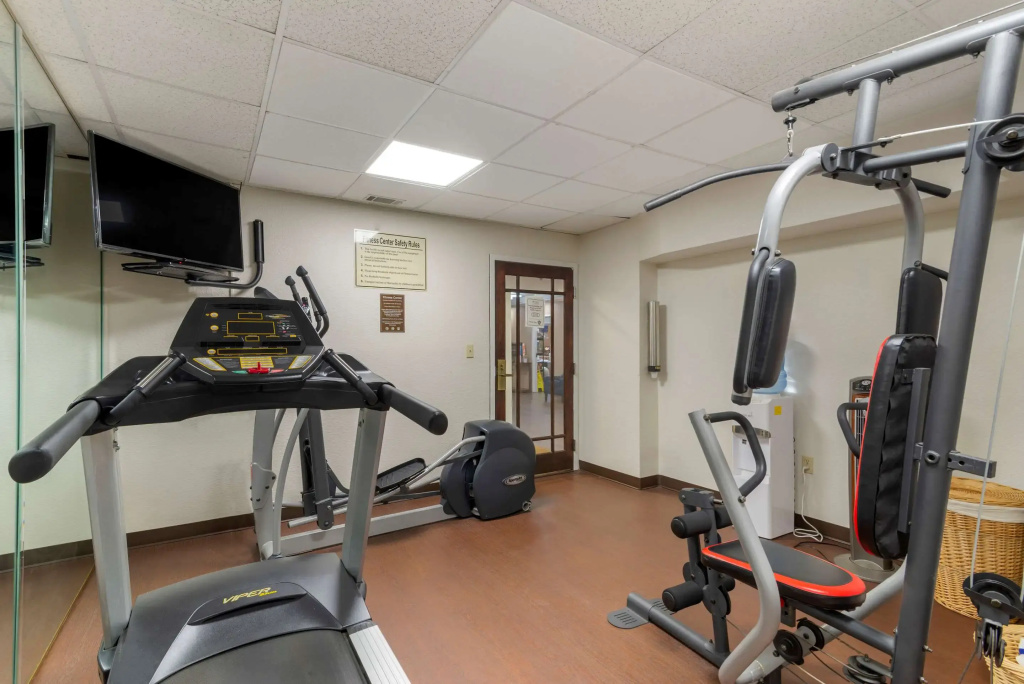 Comfort Inn & Suites - near Robins Air Force Base Main Gate