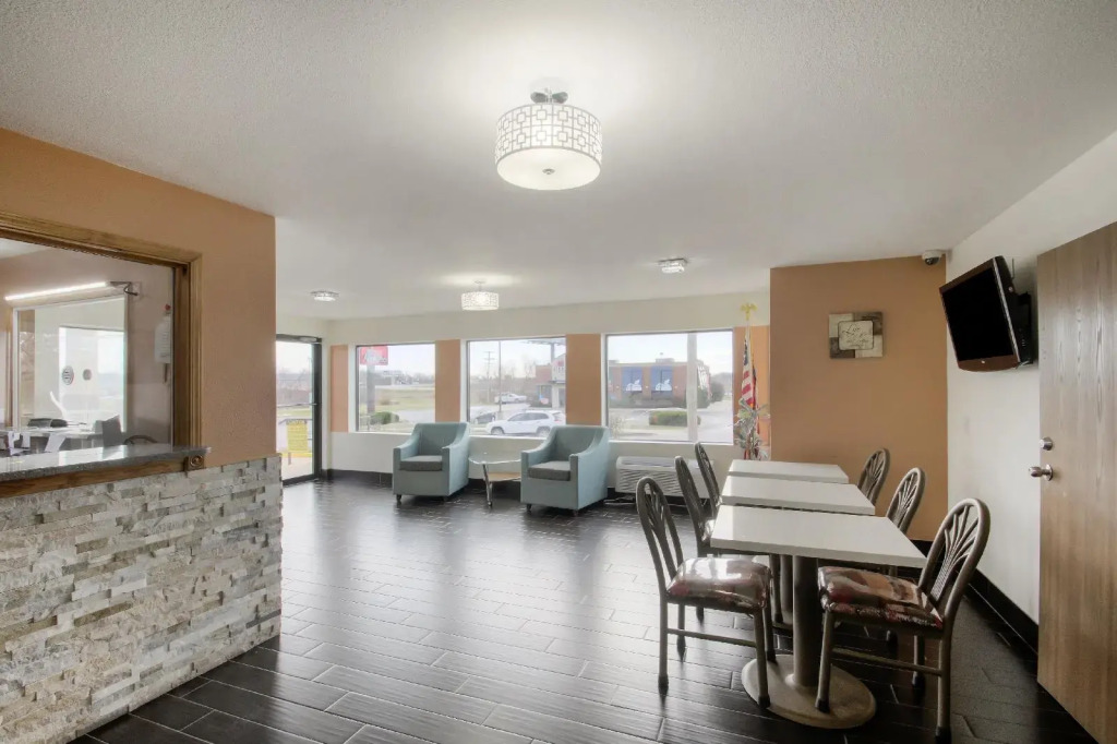 Americas Best Value Inn & Suites Harrisonville