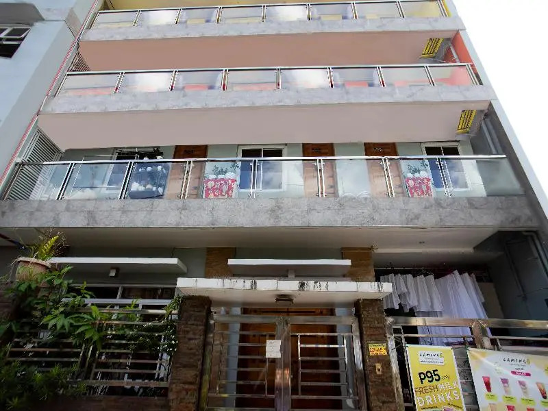 Vaccinated Staff - Capital O 806 Pattaui Residence