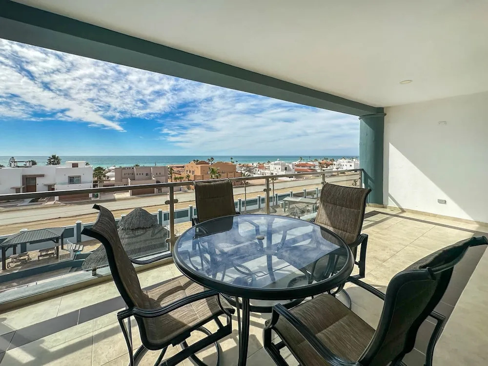Wake Up Close to the Ocean in This 2BR Condo