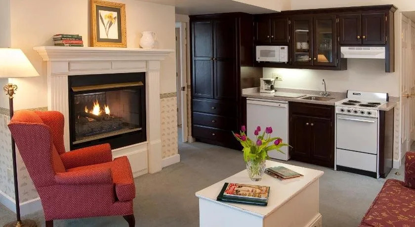 Eagle Harbor Inn