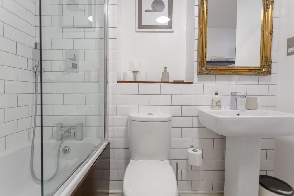 Spacious 2 Bedroom Canal Side Apartment with Balcony
