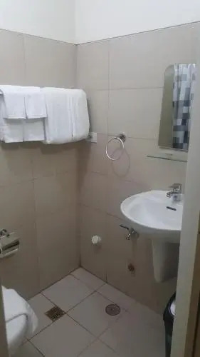Taal View or LG Unit 1BR Wifi Near Sky Ranch