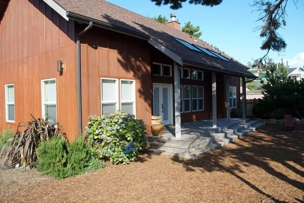 Halcyon House