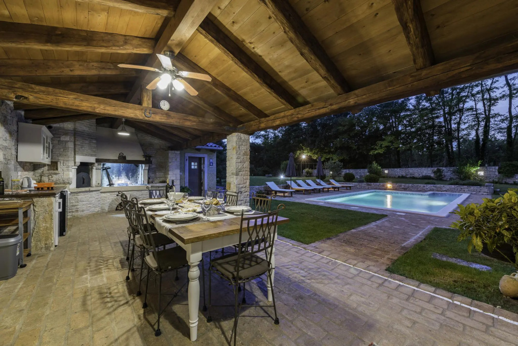 Lipa in Krnica with 4 bedrooms and 3 bathrooms