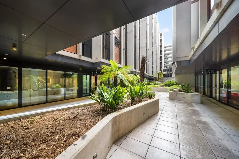 Chic Inner-city 2-bed Abode With Pool, Gym & Sauna