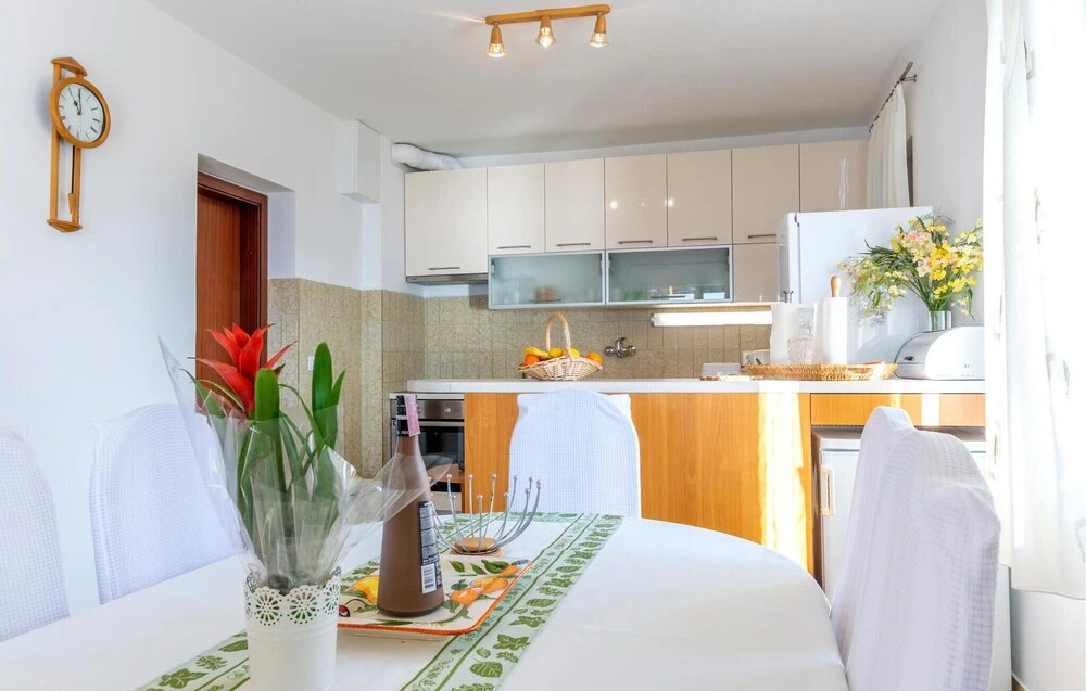 Stunning Home in Lokva Rogoznica With 4 Bedrooms and Wifi