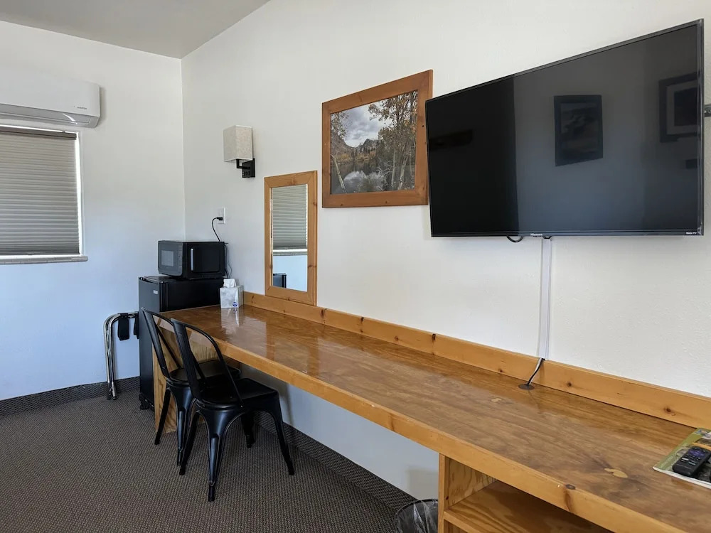 Eastern Sierra Motor Lodge