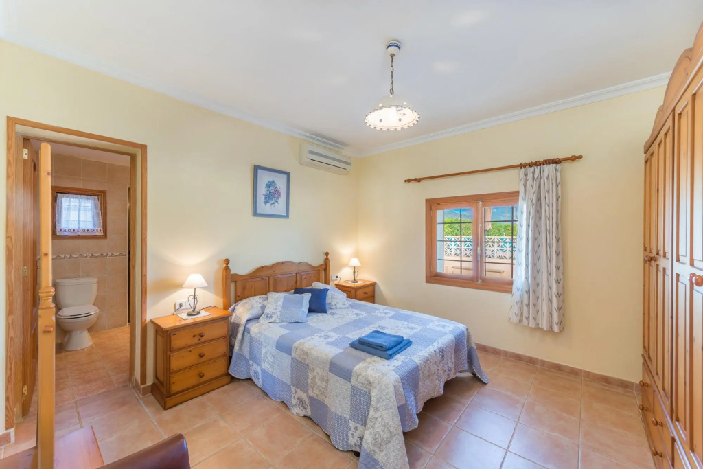 CAN TOMEU - Beautiful villa with private garden and pool in a quiet area. Free WiFi