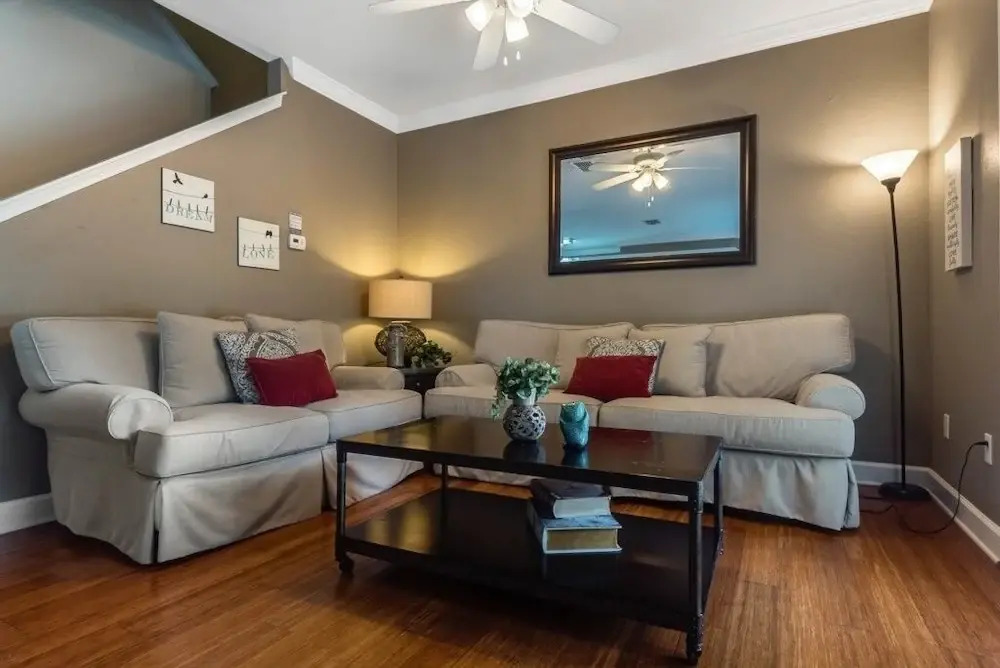 Amazing 4 Bedrooms Townhome 2402