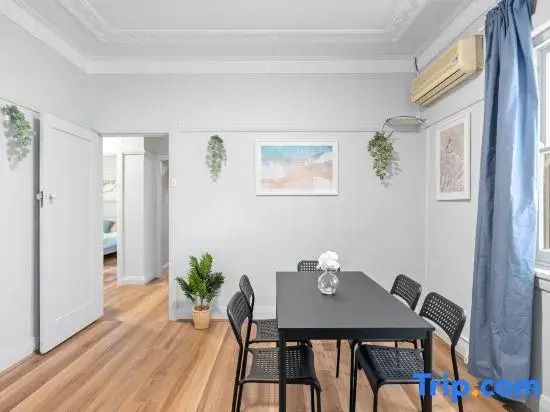 Comfy Private Rooms   Steps from Shops & Dining