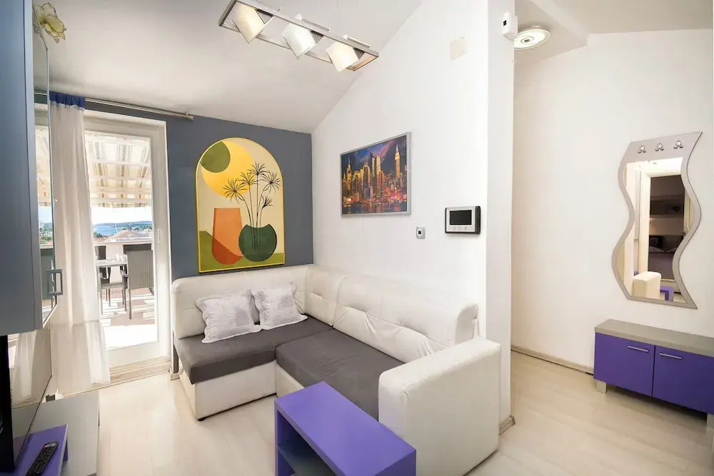 Apartment Violet