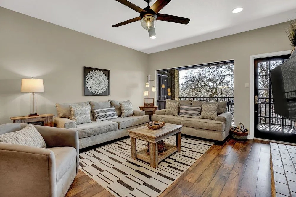 Luxury Riverfront Condo 1 BLK to Schlitterbahn!
