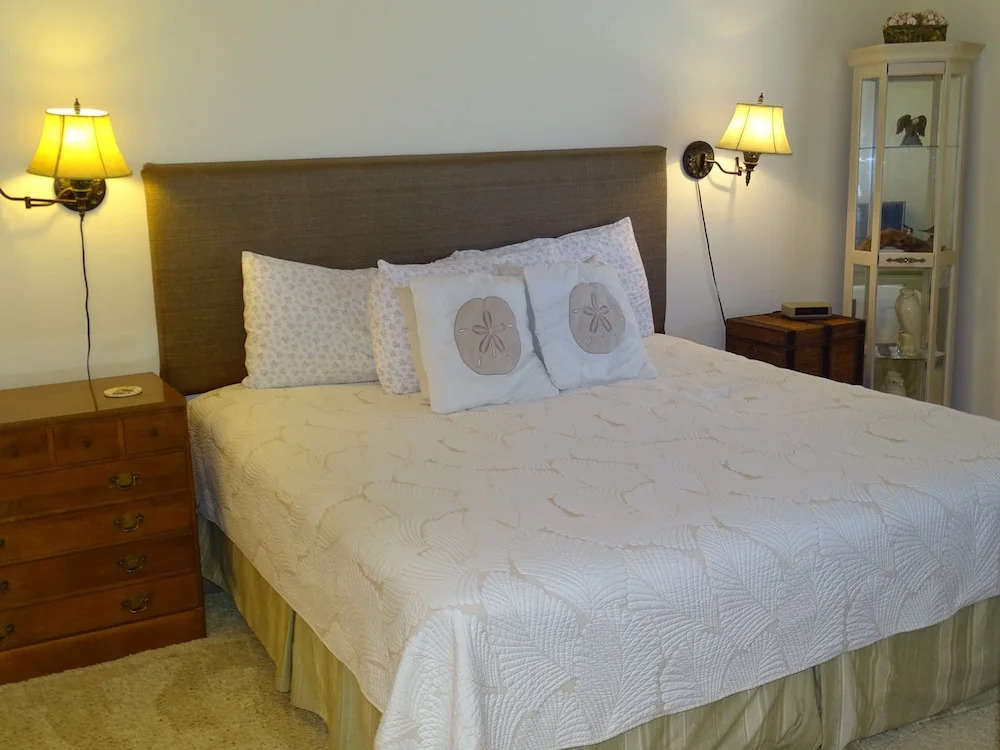 Gulf And Bay Club- A702 Amazing Views! Steps From The Beach! 2 Bedroom Condo