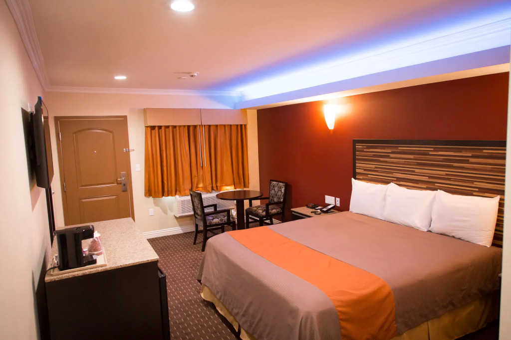 Diamond Bell Inn & Suites