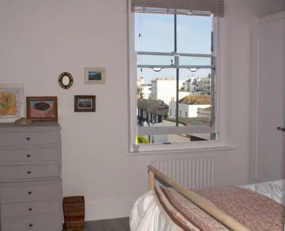 1 Bedroom Regency Flat Near Brighton Beach