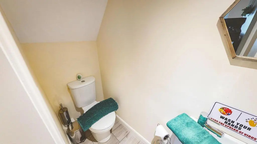 Spacious 4-bed house in Crewe by 53 Degrees Property, ideal for Contractors & Business, FREE parking - sleeps 7