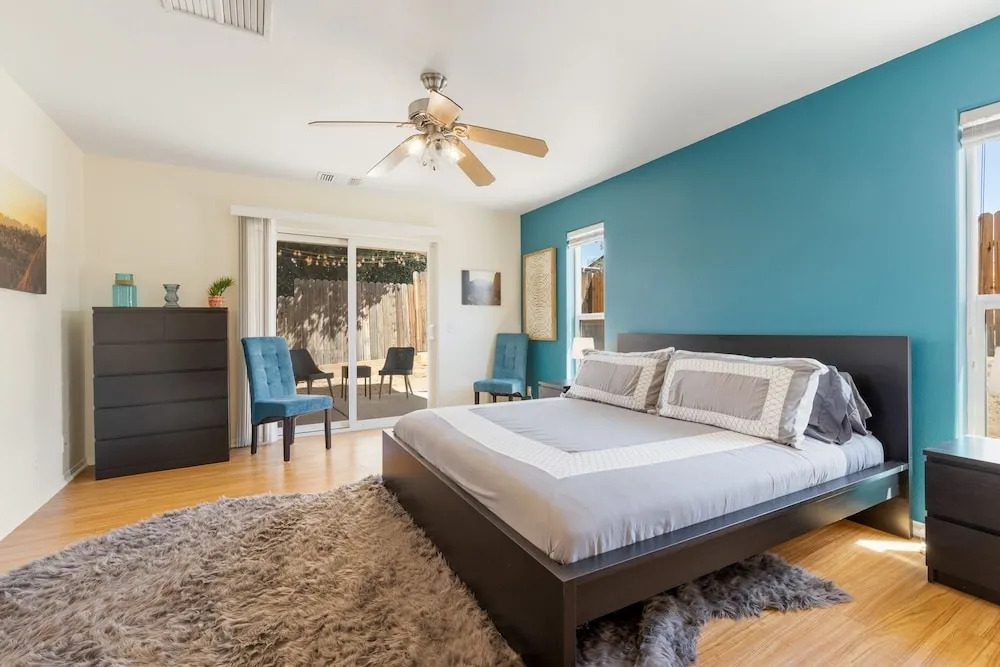 Colorful Cactus - Hot Tub, Bbq And Fire Pit! 4 Bedroom Home by RedAwning