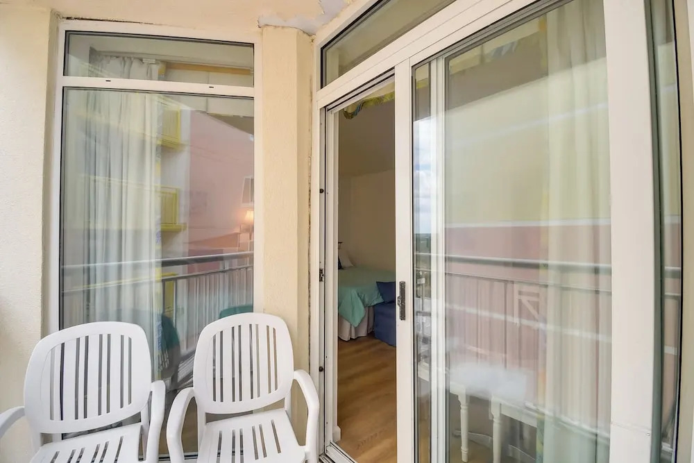 2 Mi to Barefoot Landing: Beachfront Resort Studio