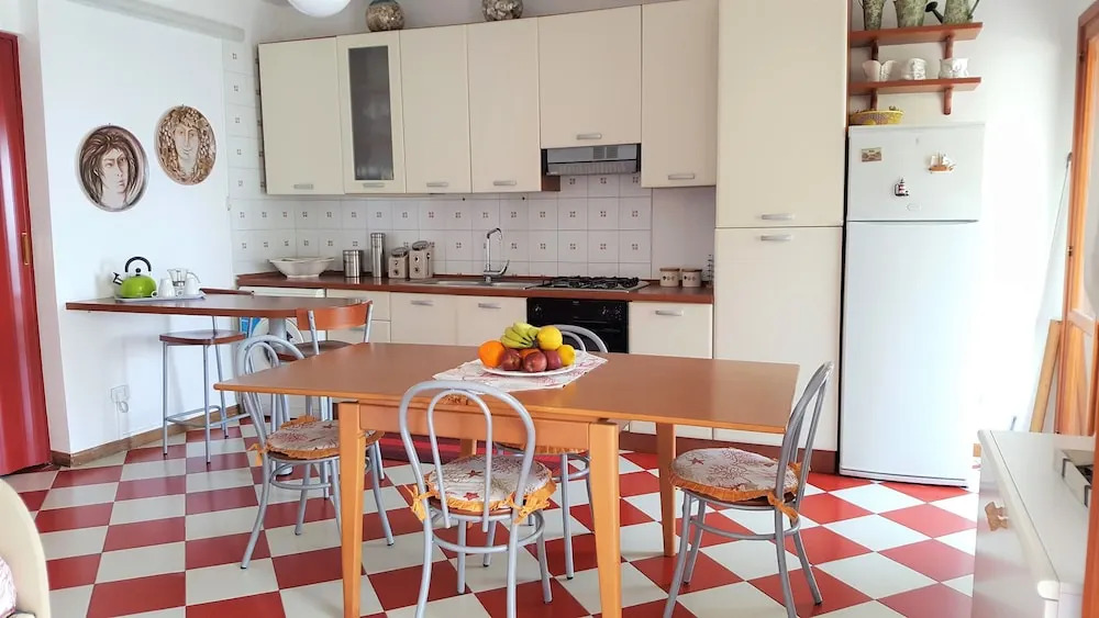 Holiday House Viriola Rossa