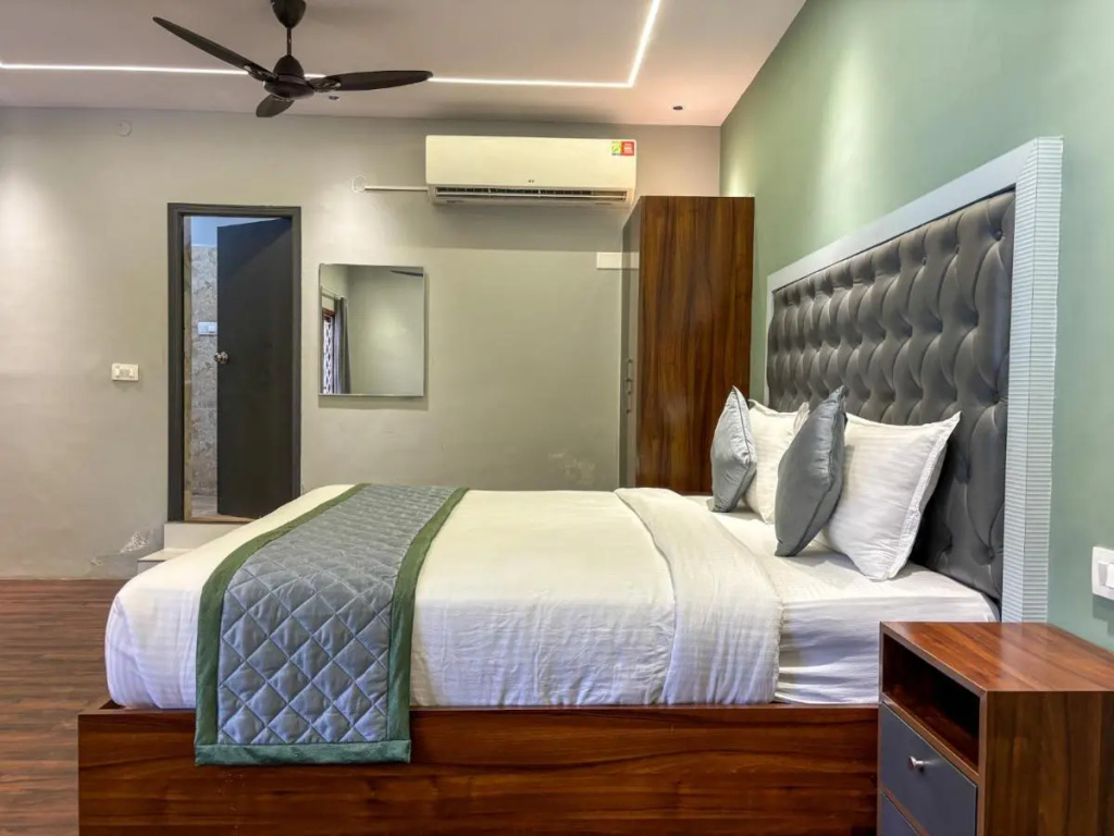 Palm Mystic Inn - Indiranagar