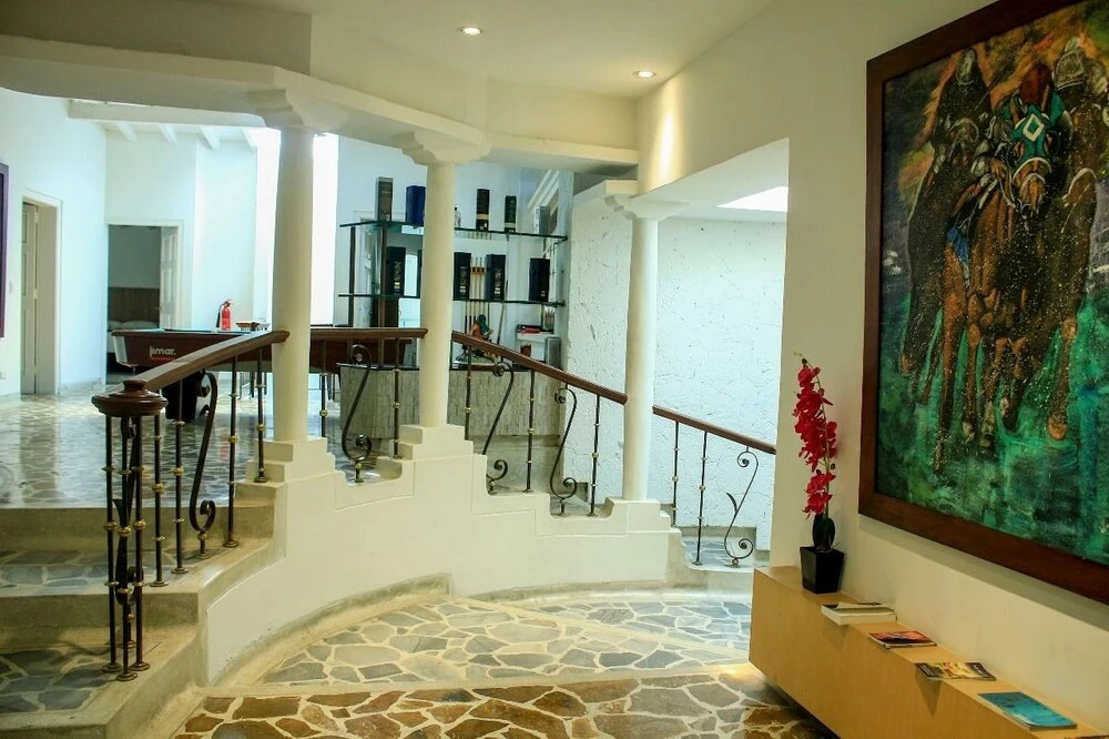 Avenue mansion